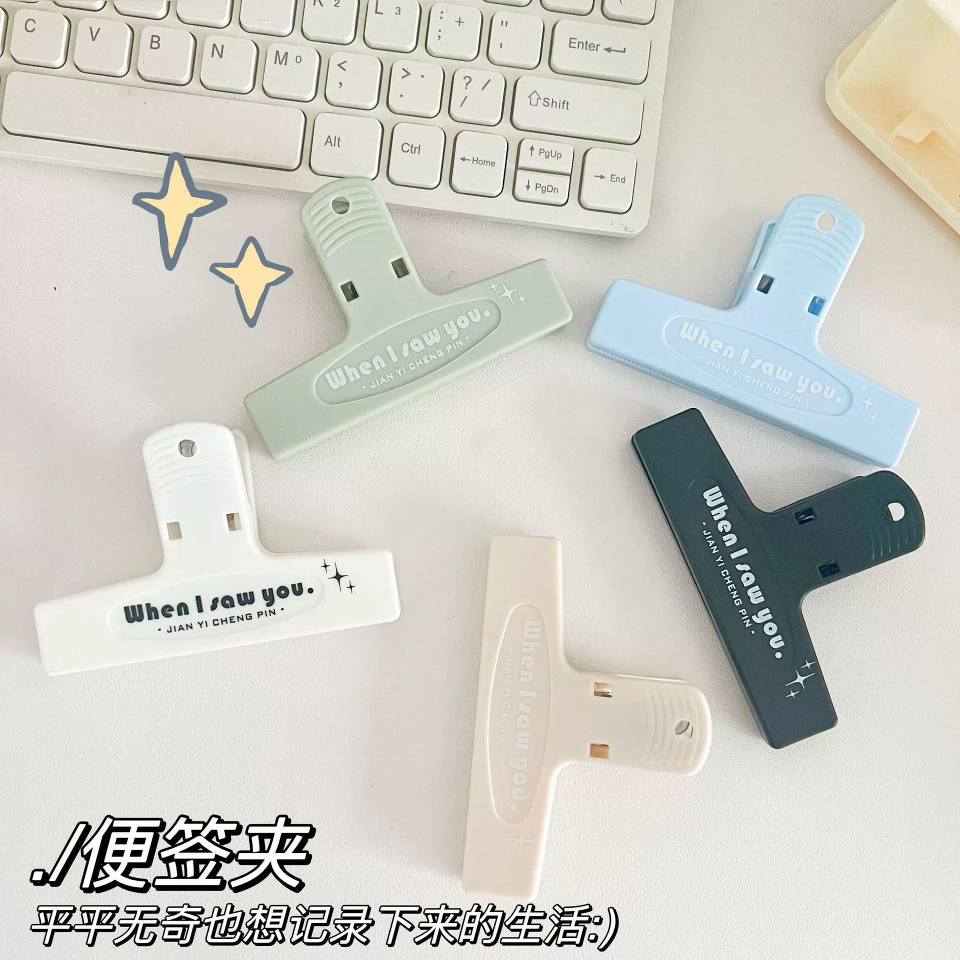 Маленькая Красная книга для верховой езды Зажим для самолета в том же стиле Простой студенческий зажим для длинного хвоста Милая тестовая бумага Магнитный зажим Цвет Ретро пластиковый зажим