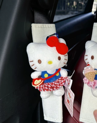 Car Seat Belt Shoulder: Sürətlər qutusu və əl tormozu başlıqları - authentic-kt-shoulder-pads-white-linen-red-knot-red-plaid-skirt-with-apple-bag-single