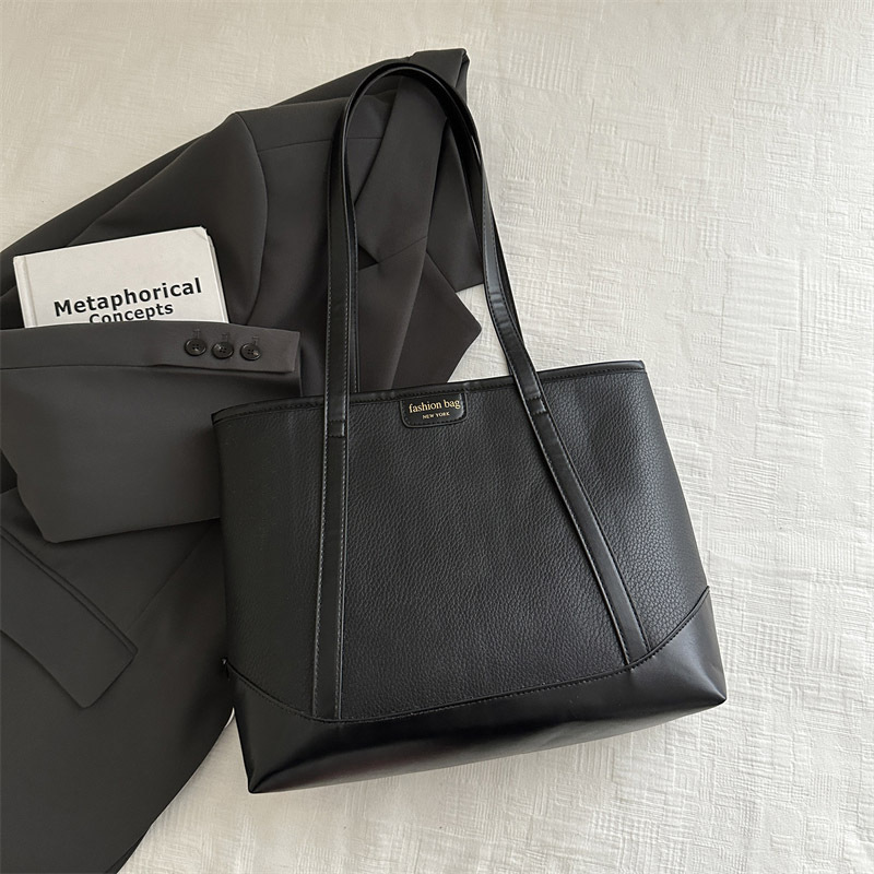 Otoño bolsa de gran capacidad de moda de textura simple de mujer de viaje bolsa de hombro bolsa de temperamento estética popular