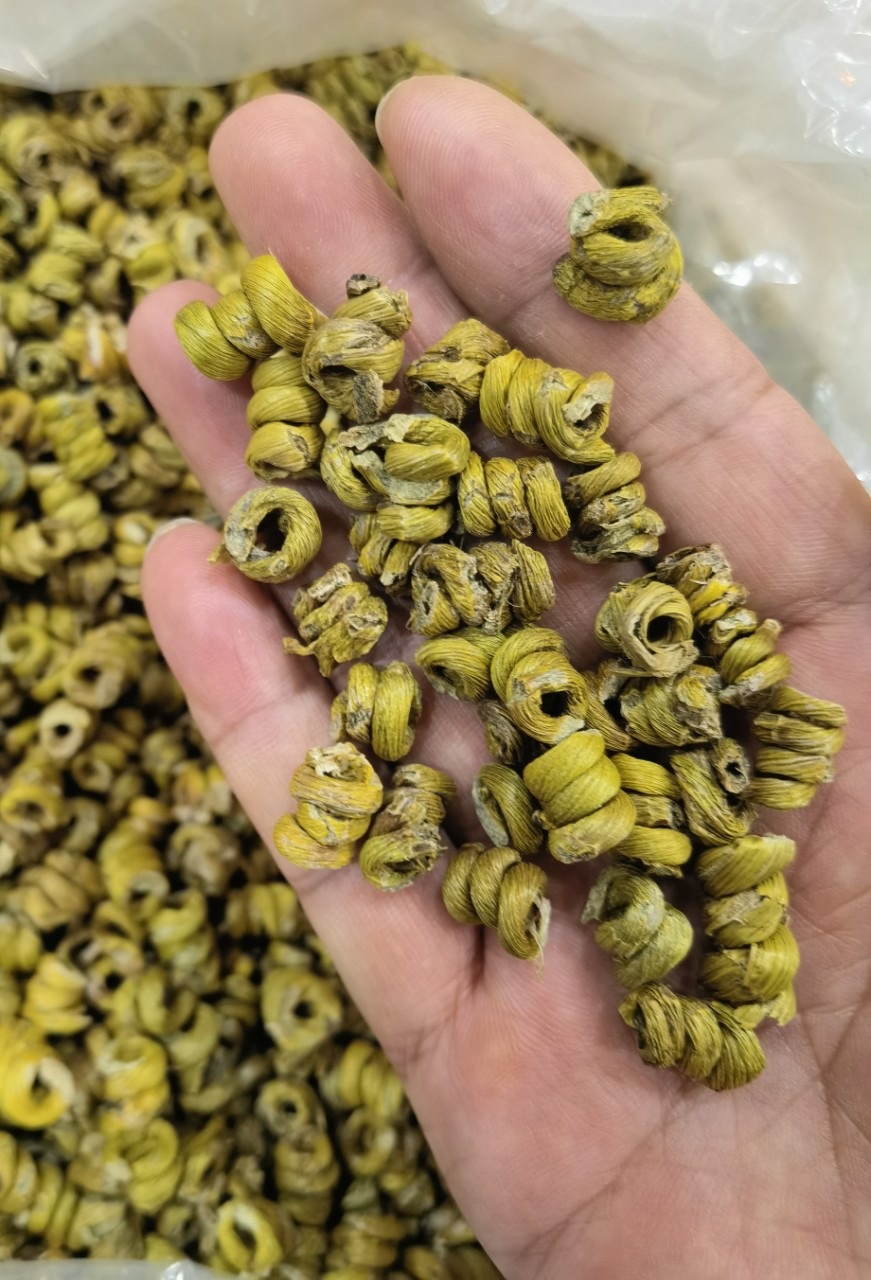 Tie Pi Shi Hu Feng Dou Dried Dendrobium Officinale Stems Huoshan Style Traditional Processing for Cooking and Herbal Soup key features