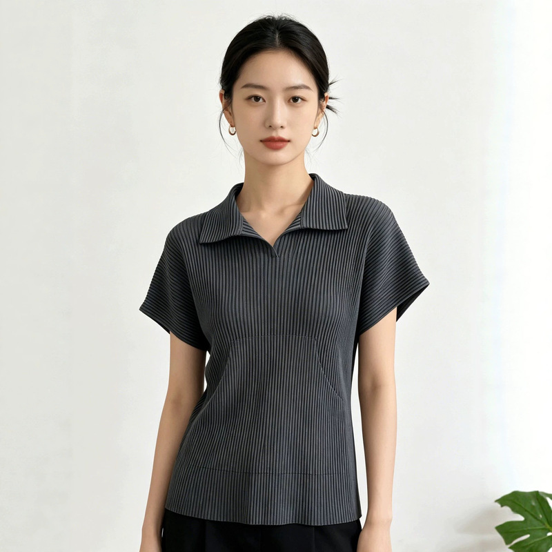 Miyake-Style Pleated Polo Collar Short-Sleeve T-Shirt for Women, Loose Fit, Slimming, Versatile, with Pocket Design, Suitable for Work and Casual Wear Miyake-Style Pleated Polo Collar Short-Sleeve T-Shirt for Women, Loose Fit, Slimming, Versatile, with Pocket Design, Suitable for Work and Casual Wear