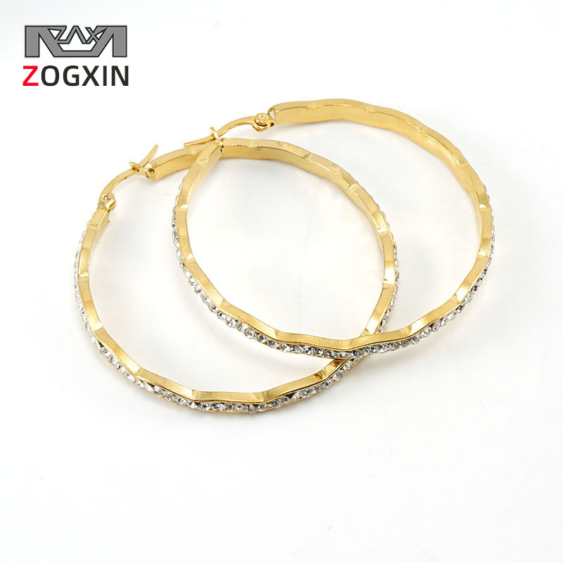 Nueva RED DE ACERO INOXIDABLE europea y americana rojo TikTok pendientes de diamantes redondos femeninos 18K oro ola simple todo-fósforo joyería femenina