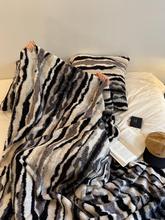 XEI3时尚轻奢玛吉拉兔毛盖毯冬季名宿沙发盖毯黑白风沙发盖毯保暖