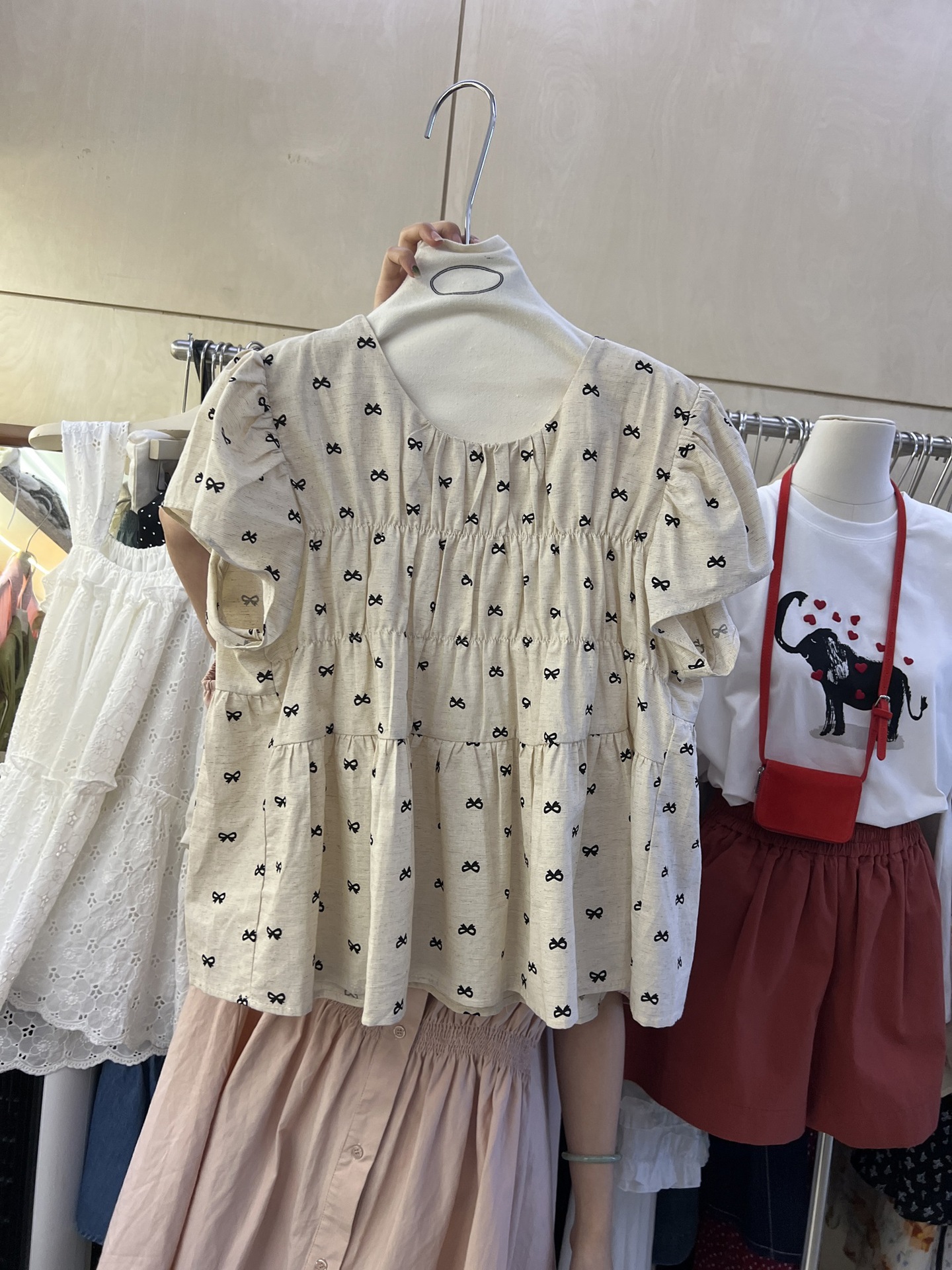 韩版夏季时尚新款潮流棉麻飞袖皱褶蝴蝶结刺绣减龄上衣