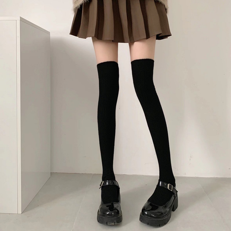 秋冬ストッキングの子供は日本のハイヒールの黒い太ももの靴下を厚くして保温します。