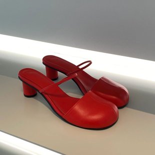 Red Closed-Toe Slippers for Women with Chunky Heels, Fashionable for Outdoor Wear, 2025 Summer New Style, Single Strap French High-Heeled Elegant Sandals