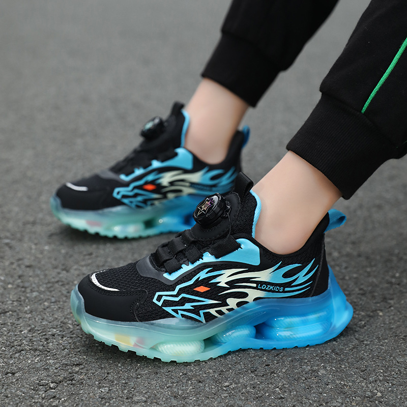 Venta al por mayor de zapatos para niños de mediana edad, zapatos con botones giratorios, modelos de primavera y otoño para estudiantes, una pieza de deportes, red de fideos para niños transpirable