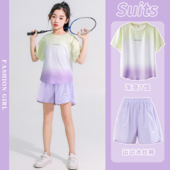 女の子の運動速乾服セット2025新型夏ランニングバドミントン訓練服中の子供tシャツ