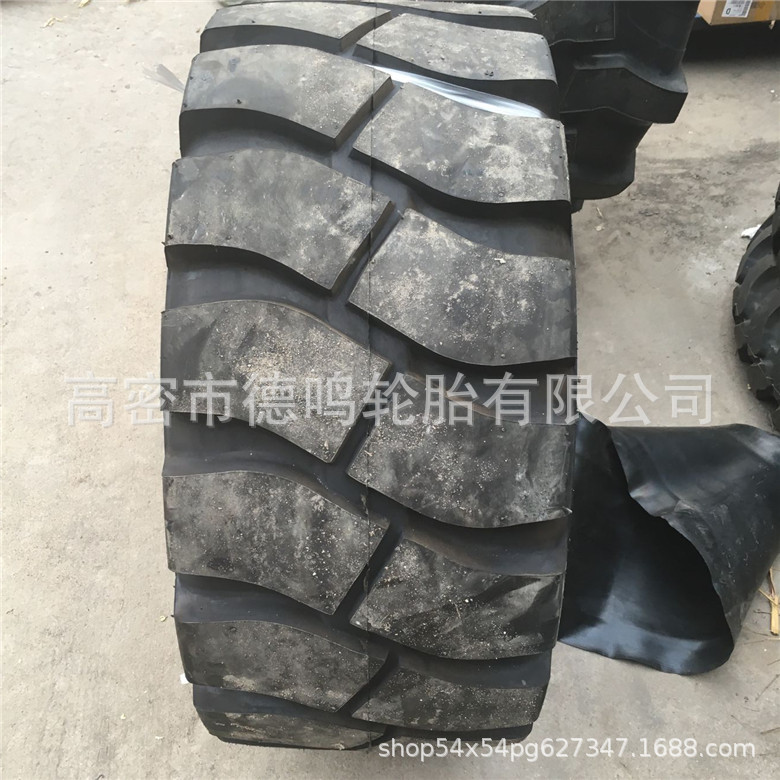 Suministro de fábrica Lufei cargador maquinaria de ingeniería neumático 15/70-18