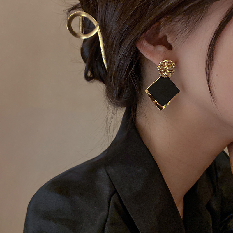Square design retro black geometric earrings