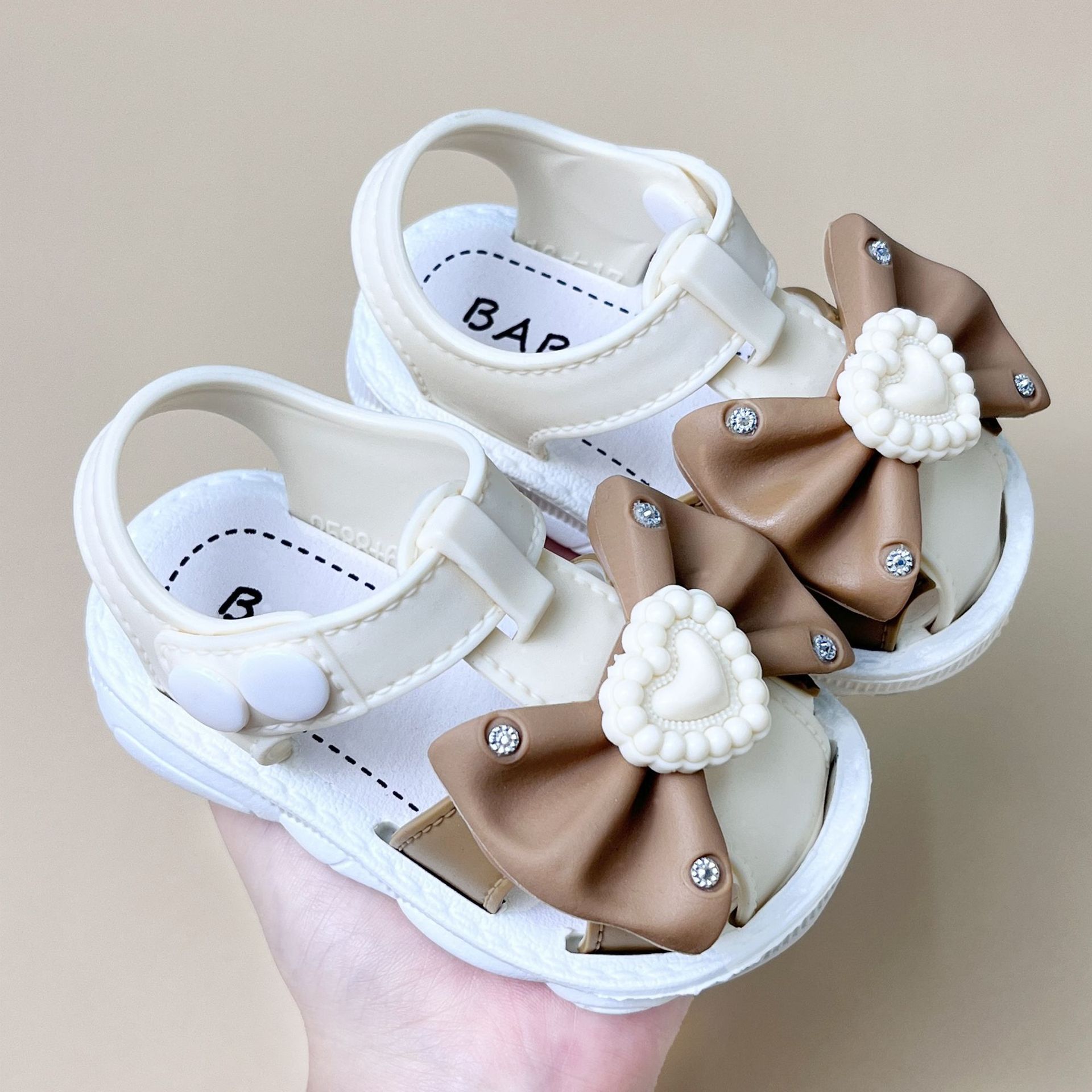 Niñas de verano nuevo zapato de bebé princesa etiquetado personalizado suave antideslizante sandalias bebés al por mayor