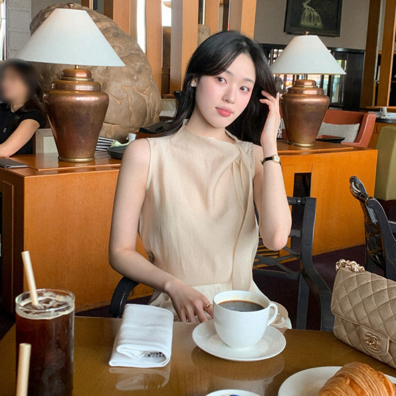 Korean Dongdaemun Women's High-End Fashion Half-High Collar Vest Shirt with Ribbon Design, Elegant and Stylish, Thin Chiffon Top