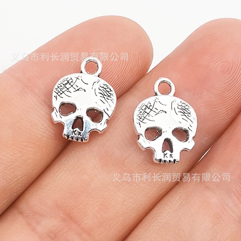 メーカーはハロウィンの鬼頭パンクのスカルのペンダントDIY合金のアクセサリーを提供しています。