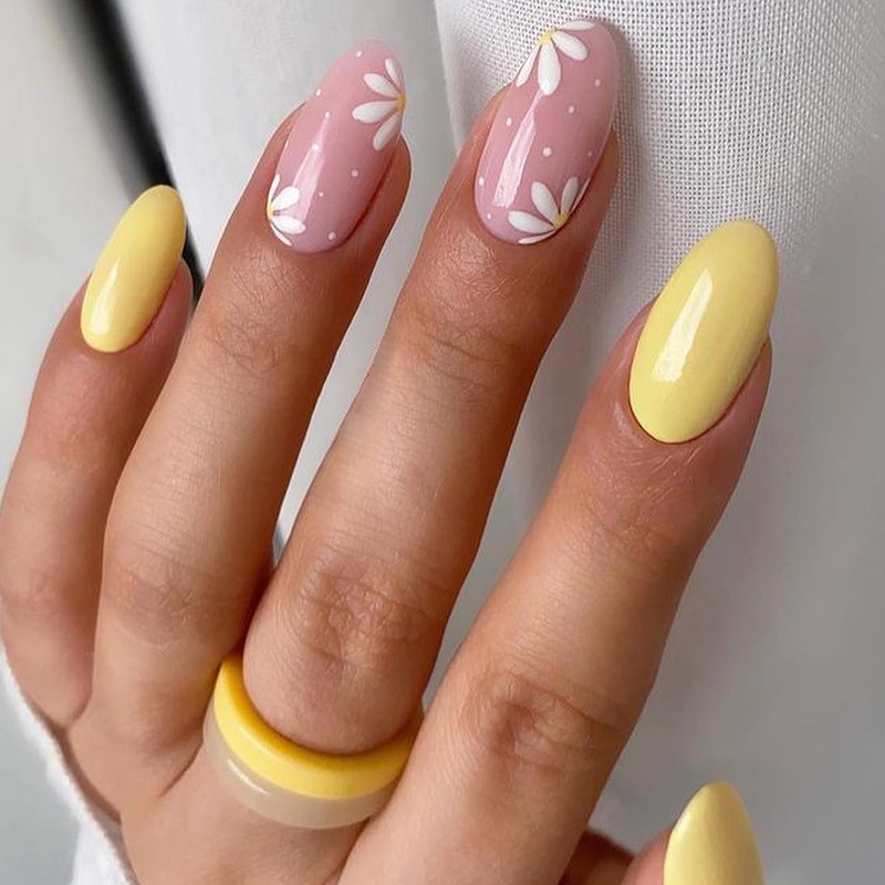 Nude Flower Simple Wearable Nails Short Almond Nails Pink Popular Ins Style Manicure Fake Nails Wholesale