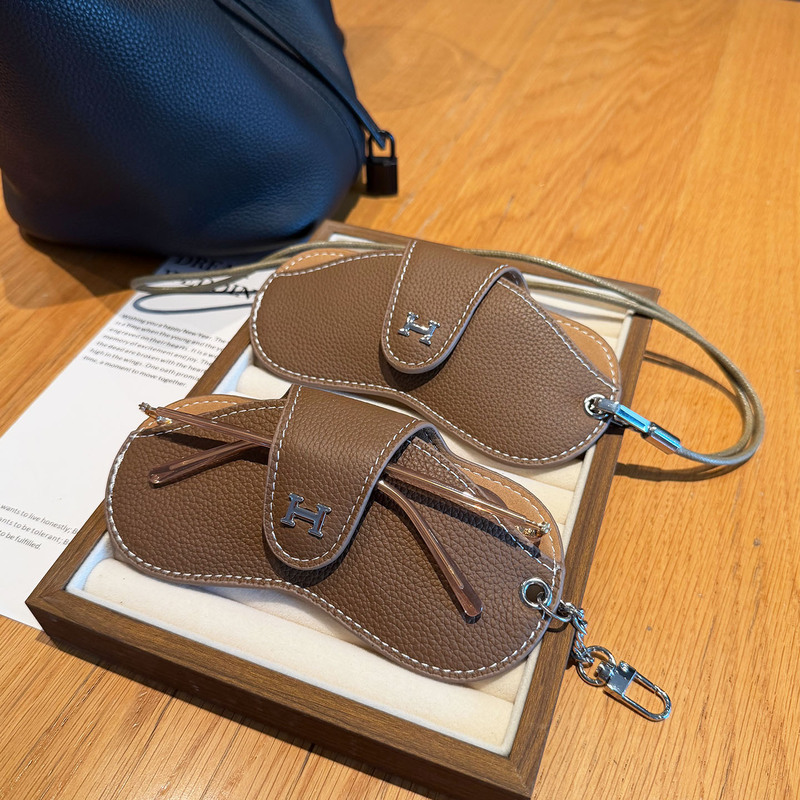 H buckle genuine leather halter portable glasses bag sunglasses box Simple Men's and women's myopia glasses storage bag protective cover H buckle genuine leather halter portable glasses bag sunglasses box Simple Men's and women's myopia glasses storage bag protective cover