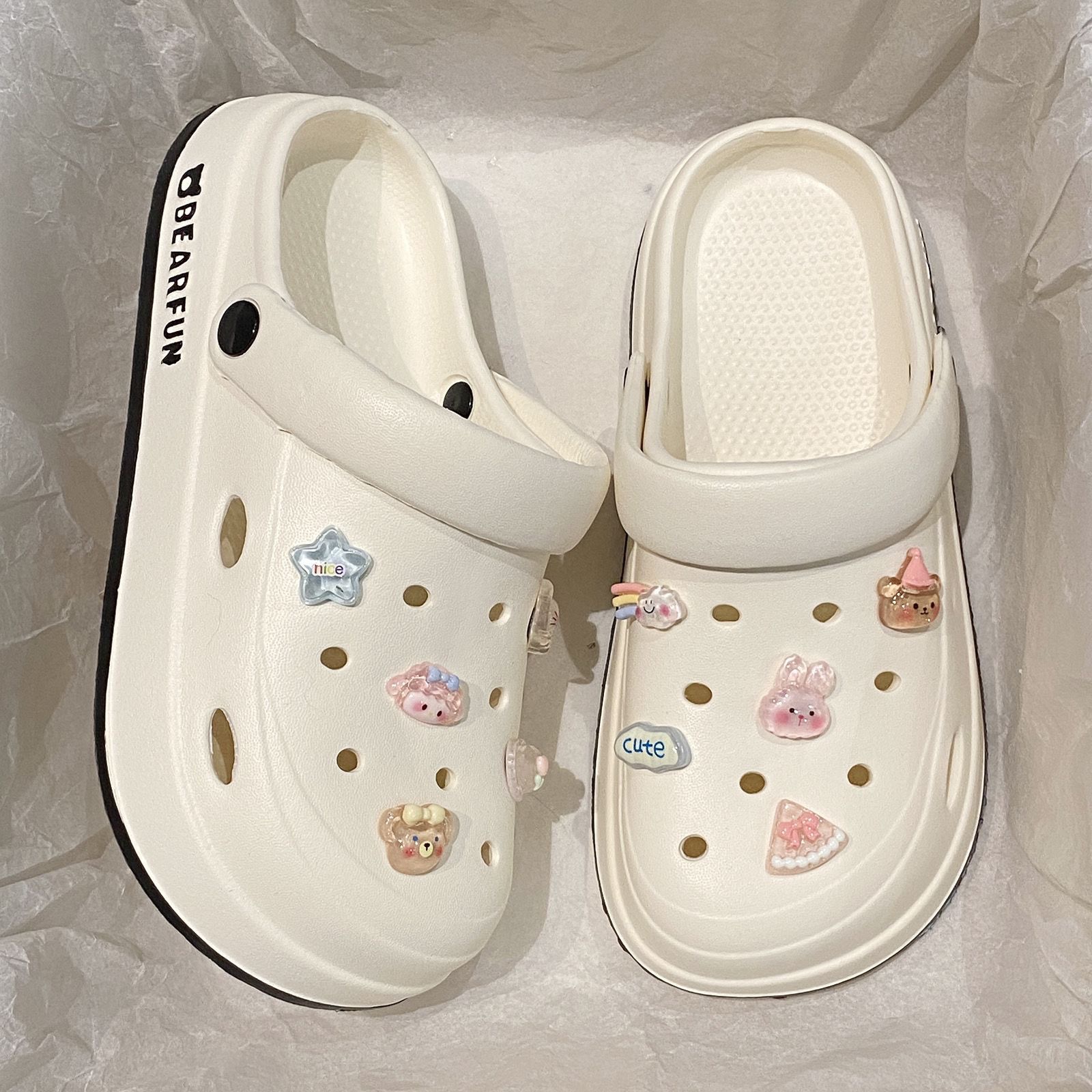 Women's Crocs, Summer Outdoor Wear, 2024 New Style, Thick-Soled EVA Sandals, Non-Slip, Odor-Resistant Beach Slippers