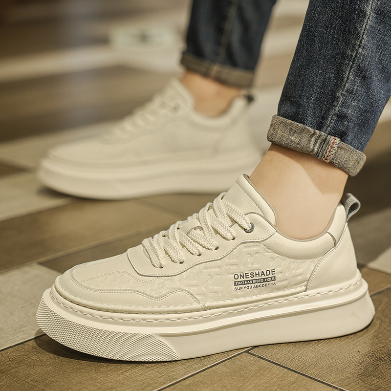 Nuevos zapatos blancos de verano para hombres, zapatos casuales, suela gruesa, tendencia, zapatos deportivos cómodos y versátiles, zapatillas de deporte de tendencia para hombres al por mayor