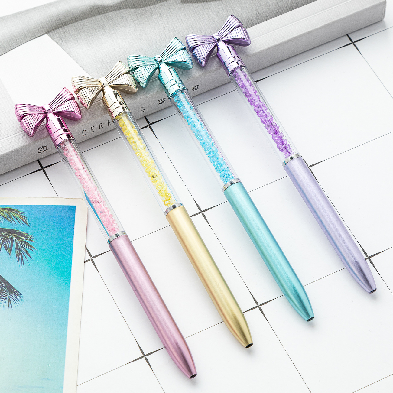 Spot Pluma de lazo de plástico Bolígrafo de regalo publicitario giratorio Bolígrafo de regalo logotipo imprimible Bolígrafo de cristal multicolor creativo