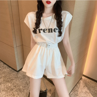 �徳�\�����bŮ�ļ�¶��T���o�䱳�Č�����ȶ�ѝ�r�����e�ɼ���