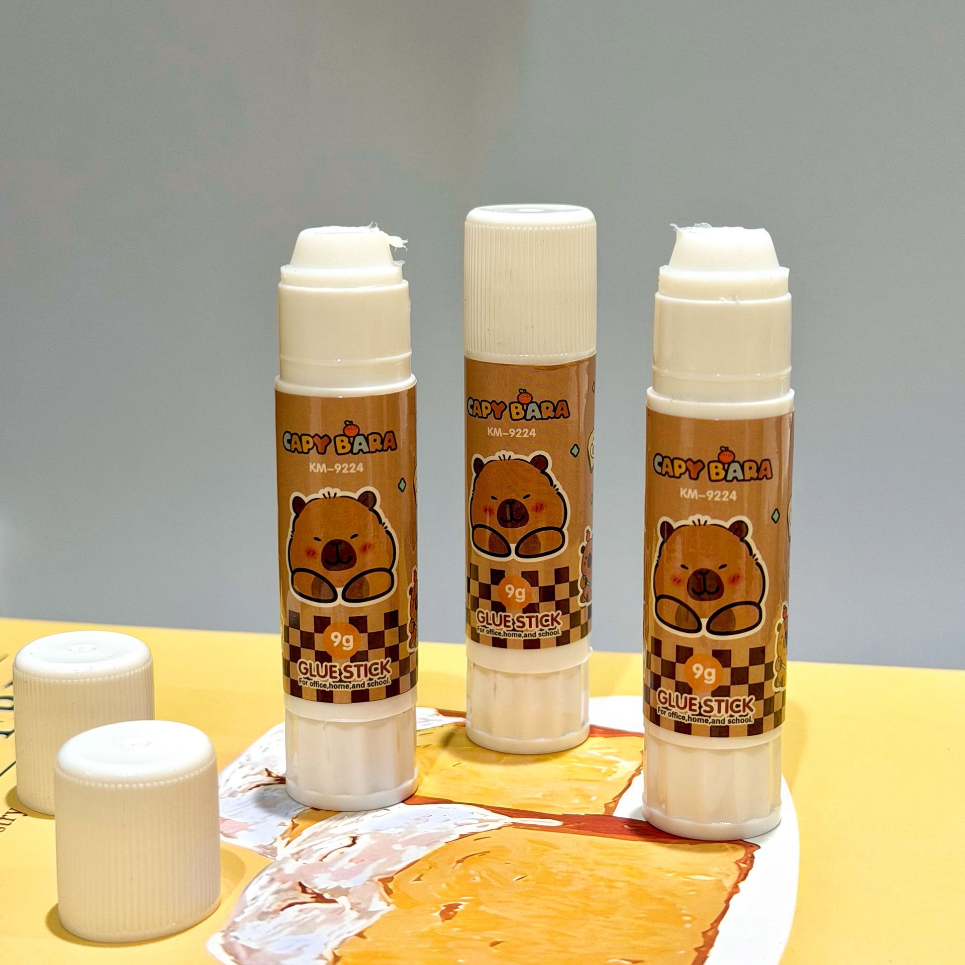 Cartoon Capibara pegamento sólido portátil para estudiantes pegamento sólido pequeño DIY pegamento de alta viscosidad pegado