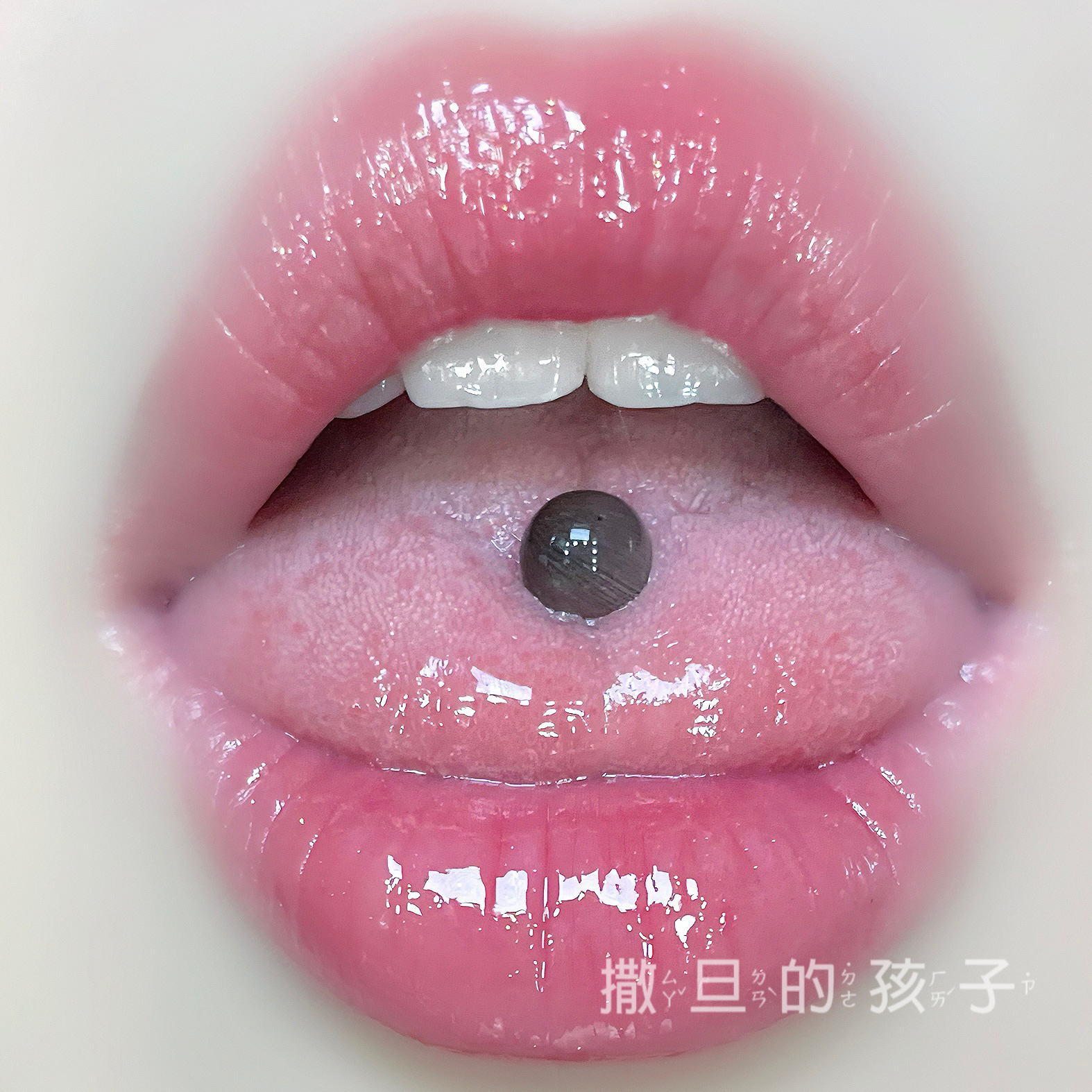 Silver pointed spike labret stud material detail