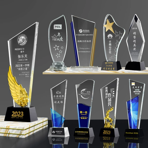 Crystal trophy picture three