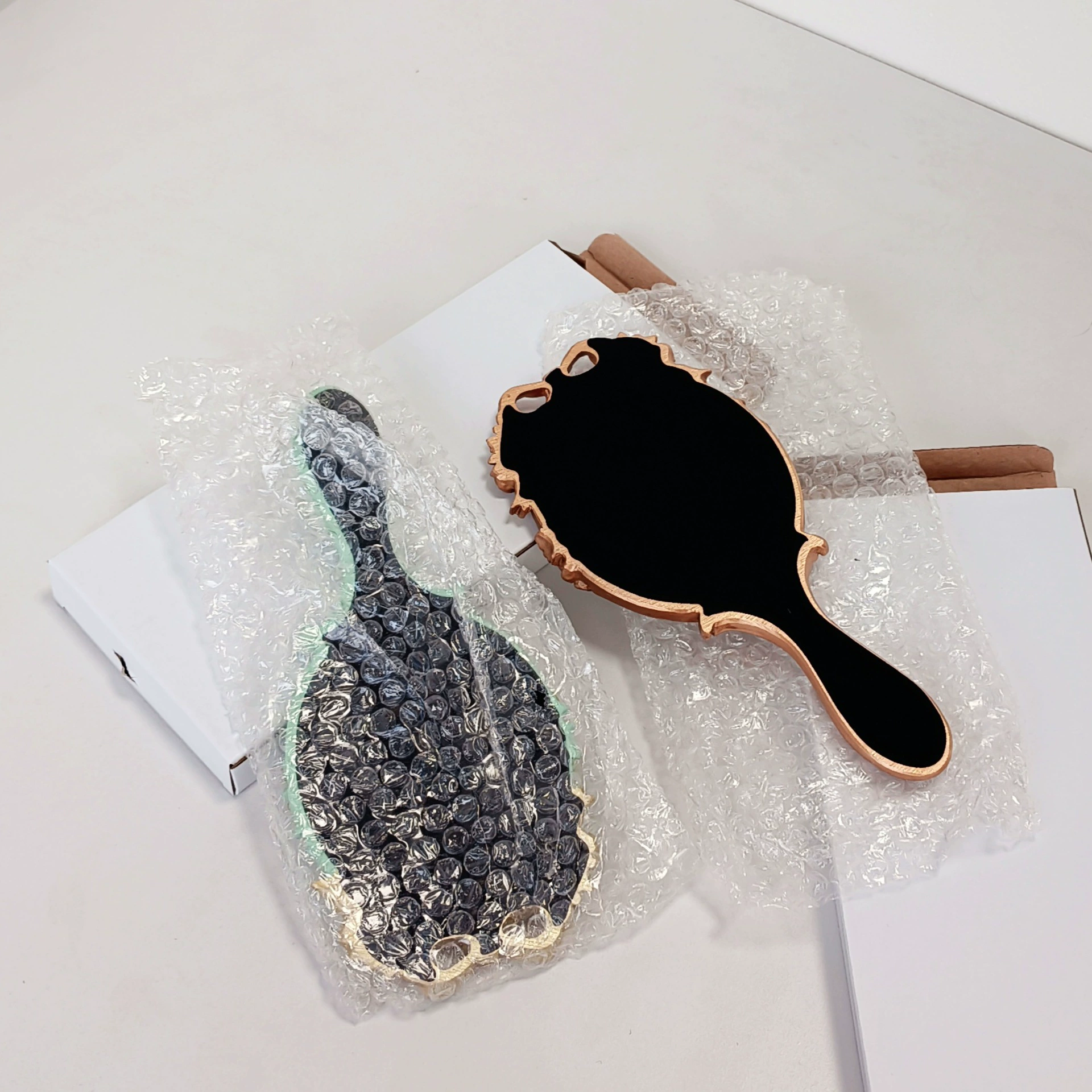 Ретро барокко embossed смоляное маленькое зеркало косметическое зеркало европейское внешнеторговое ручка зеркало подарок для девушки позирование зеркало