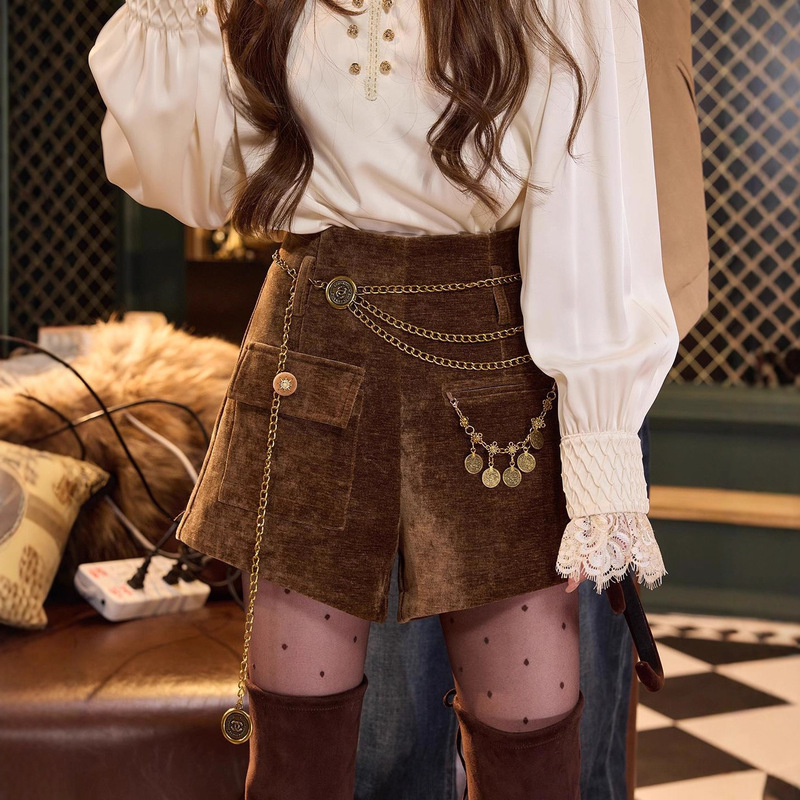 Autumn/Winter 2025 [Beautiful Legs Velvet] Retro Maillard Heavy Industry Gold Coin Chain Decorated A-Line Shorts