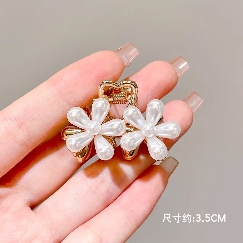 Exquisito clip pequeño clip de flequillo lateral de diamantes de imitación de perlas femeninas nuevo mini clip de tiburón de medio lazo horquilla tocado