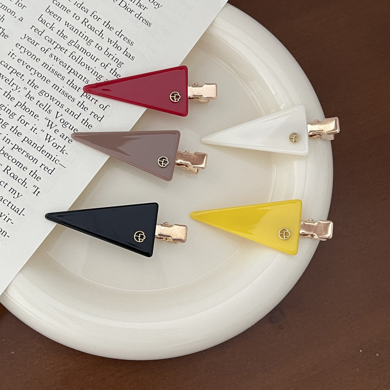 2025 New Design Fashionable and High-End Side Seamless Triangle Hairpin Women's Bangs Clip Broken Hairpin Elegant 2025 New Design Fashionable and High-End Side Seamless Triangle Hairpin Women's Bangs Clip Broken Hairpin Elegant