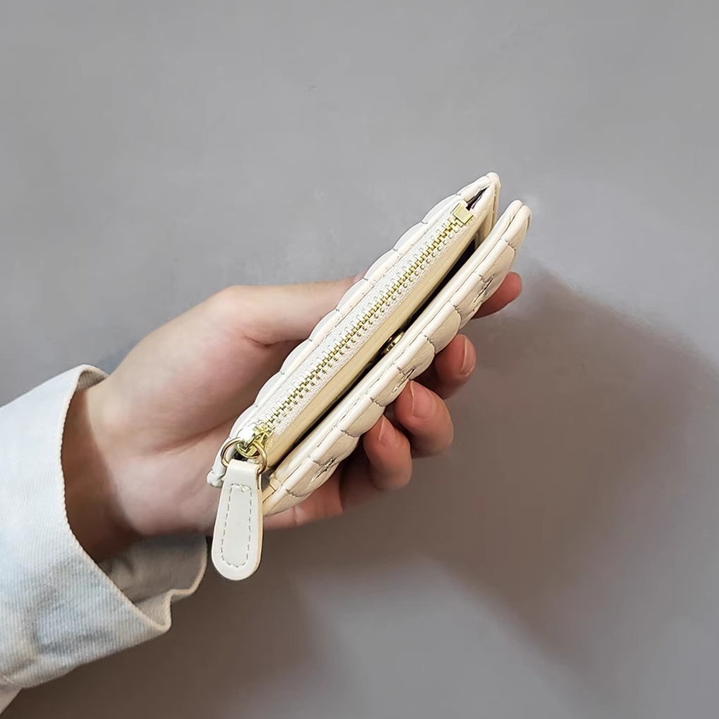 Ins nuevo estilo de crema pequeña cartera japonesa pequeña cartera de viento fragante para mujeres bolso corto bolso de tarjetas de moda dos veces flores lindas