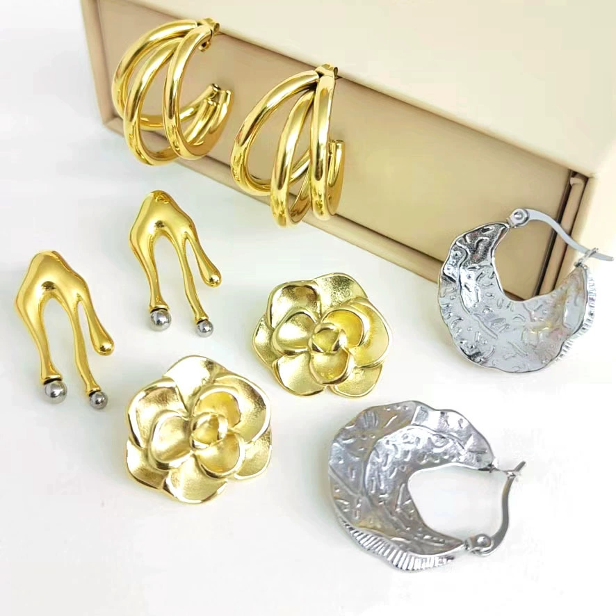 Retro earrings stainless steel, flowered, 750 sample gold, Chanel style