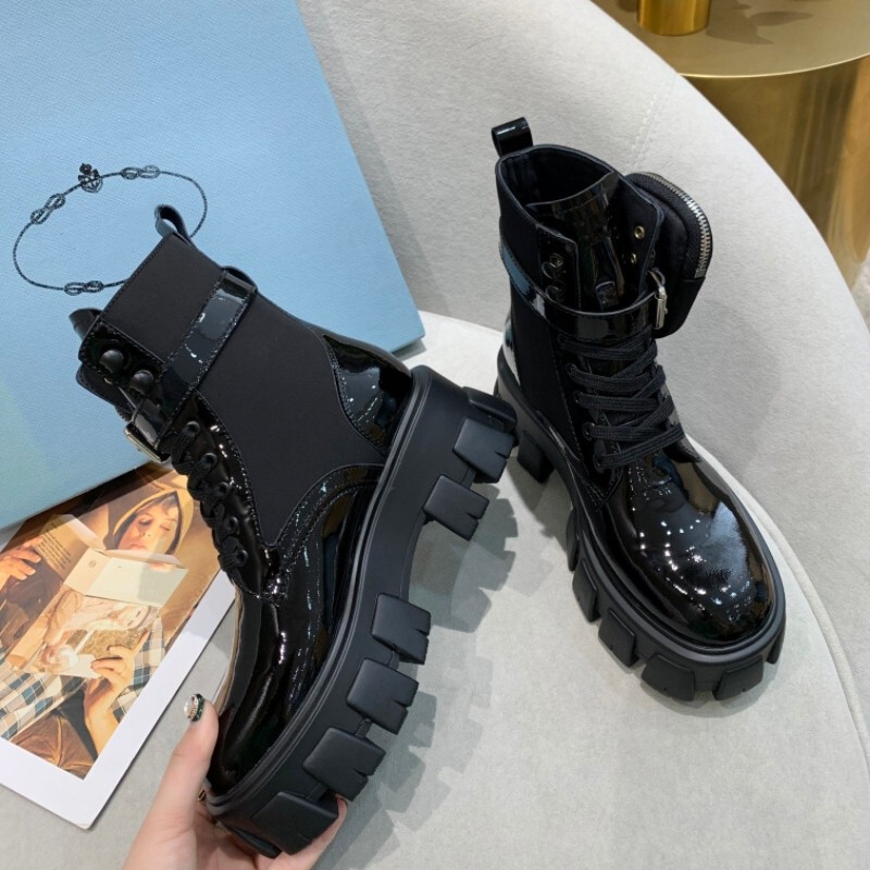 Celebrity-Inspired Designer Short Boots with Triangular Logo, Lace-Up, British Style, Thick-Soled, Height-Increasing Motorcycle Boots, Martin Boots