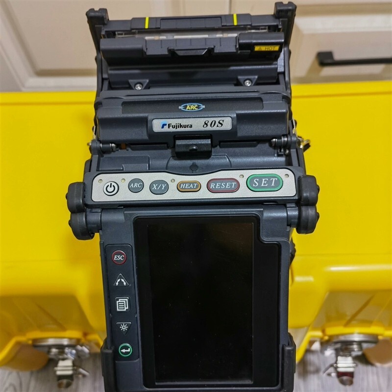 [Price Negotiable] Japan Fujikura Used Japan Fujikura 80S Optical Fiber Fusion Splicer Very New Condition Imported Six