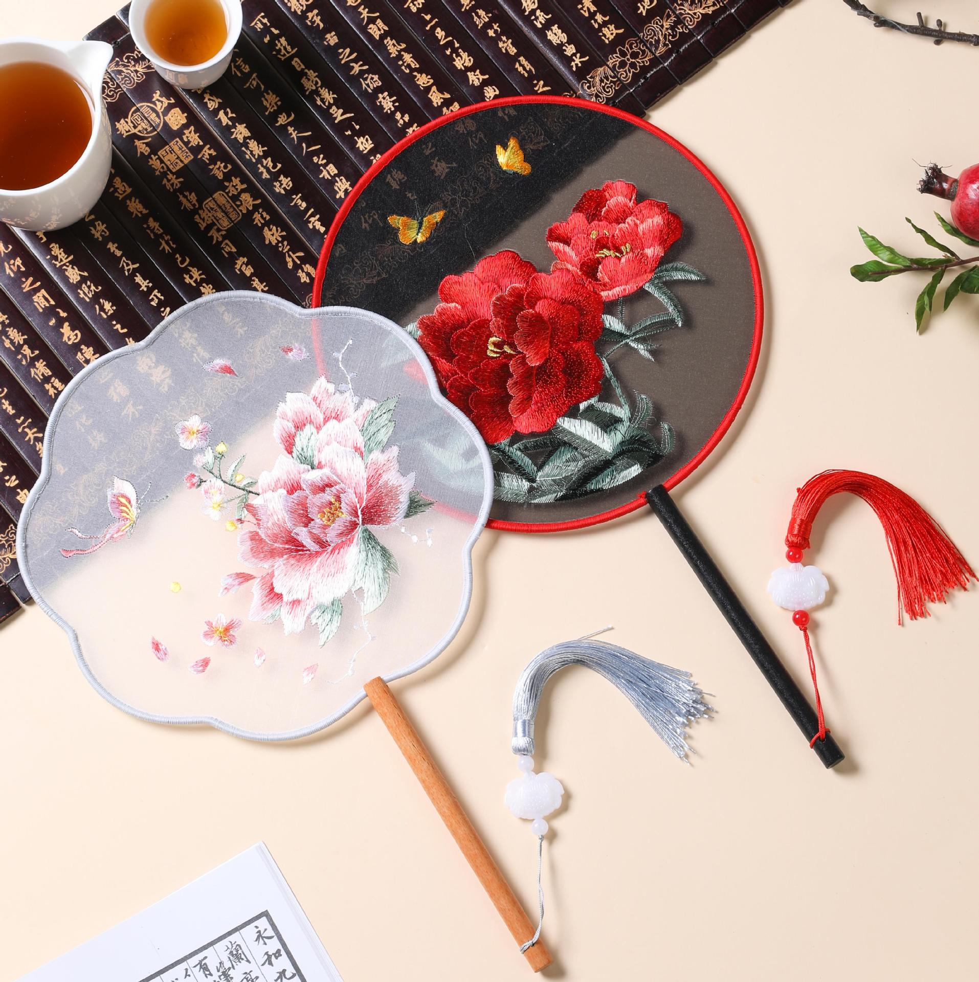 工厂批发清仓舞蹈苏绣双面绣团扇古风汉服扇摆摊旅游景区畅销扇子