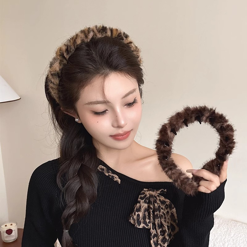 Temperamento coreano de leopardo ondulado banda de cabello mujer alta sensación de moda de presión de aire extranjera broca de cabello de peluche de otoño y invierno cabeza de cabeza alta