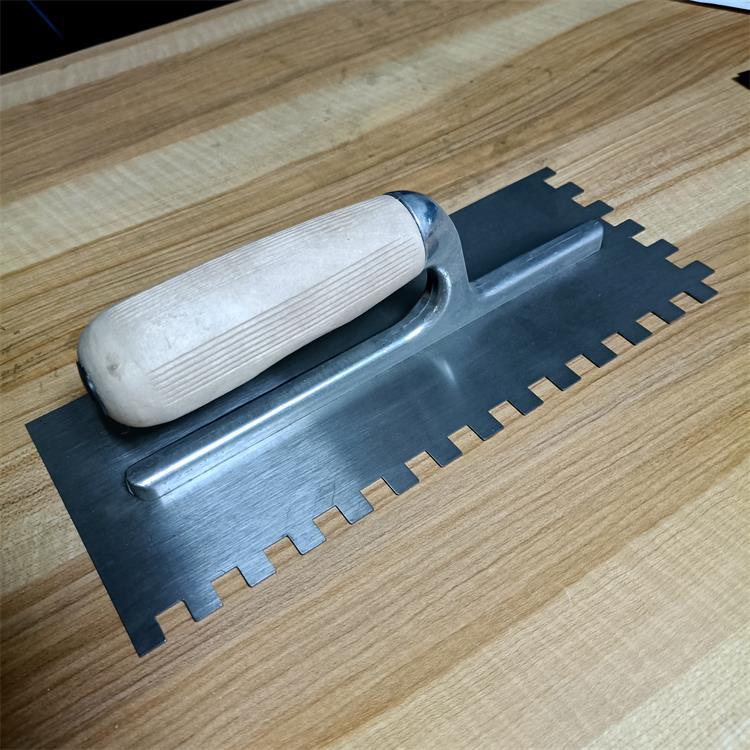 厂家中东非洲 碳钢0.7mm冷轧板0.6mm 刀体 拉丝木柄 长铝脚抹泥刀
