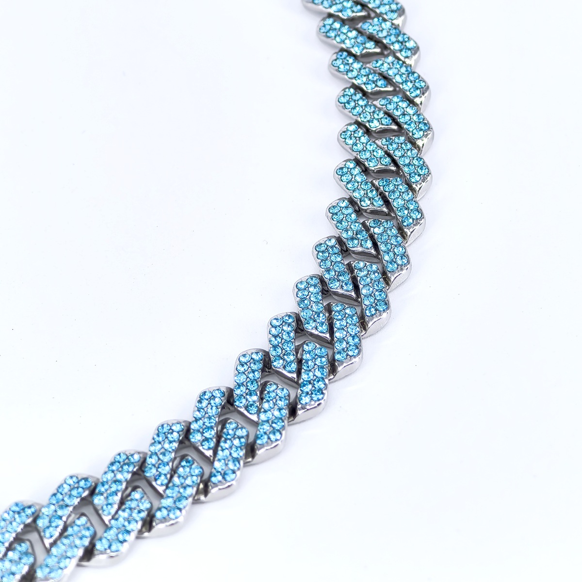 Cuban Link Necklace In Lake Blue With Diamond Inlay For Men_voghion.com