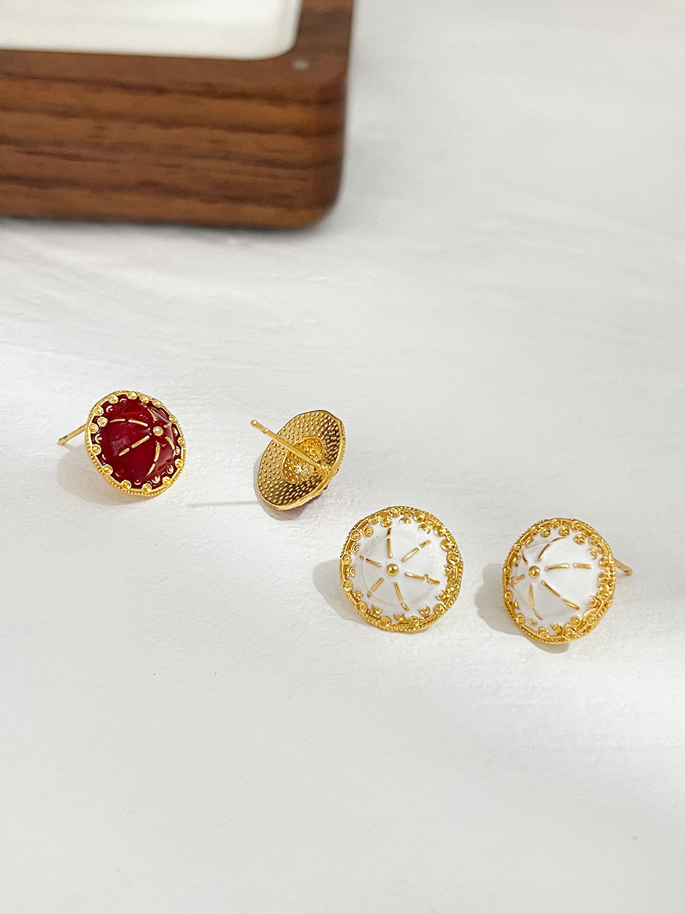 Simple Style Crown Copper Enamel Plating Ear Studs 1 Pair