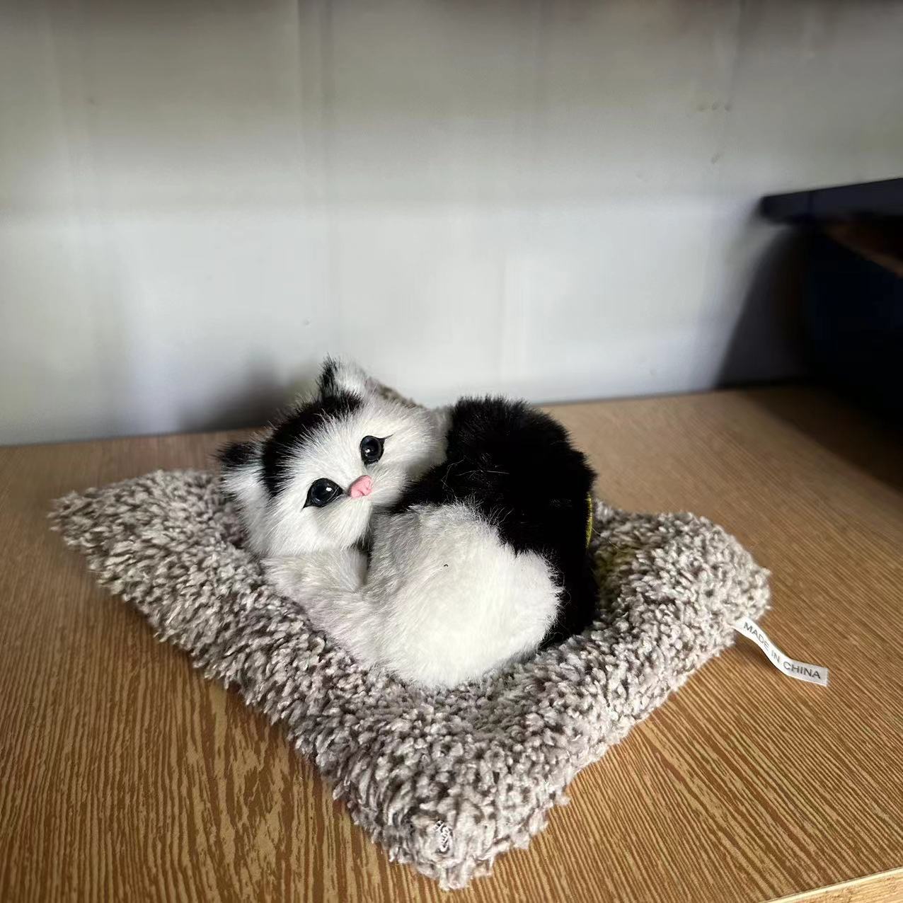 Fábrica de cabello recto imitación de carbón de bambú adornos de automóviles ojos abiertos adornos de interiores familiares para enviar regalos de aire purificado