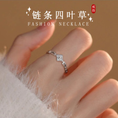 韓国版の女性用幸運の四つ葉のクローバーリング、絶妙でシンプルなニッチチェーンデザイン、ハイエンドで多用途な人差し指リング