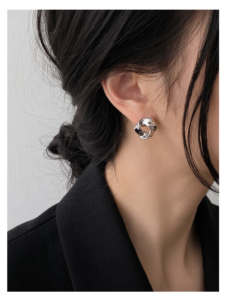 M ö bius women's new trendy and simple metal texture Korean version internet famous temperament earrings_voghion.com