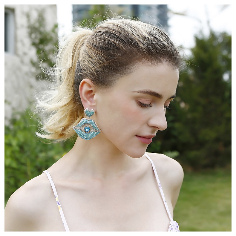 1 Pair Simple Style Heart Shape Beaded Inlay Zircon Women's Drop Earrings Earrings display picture 3