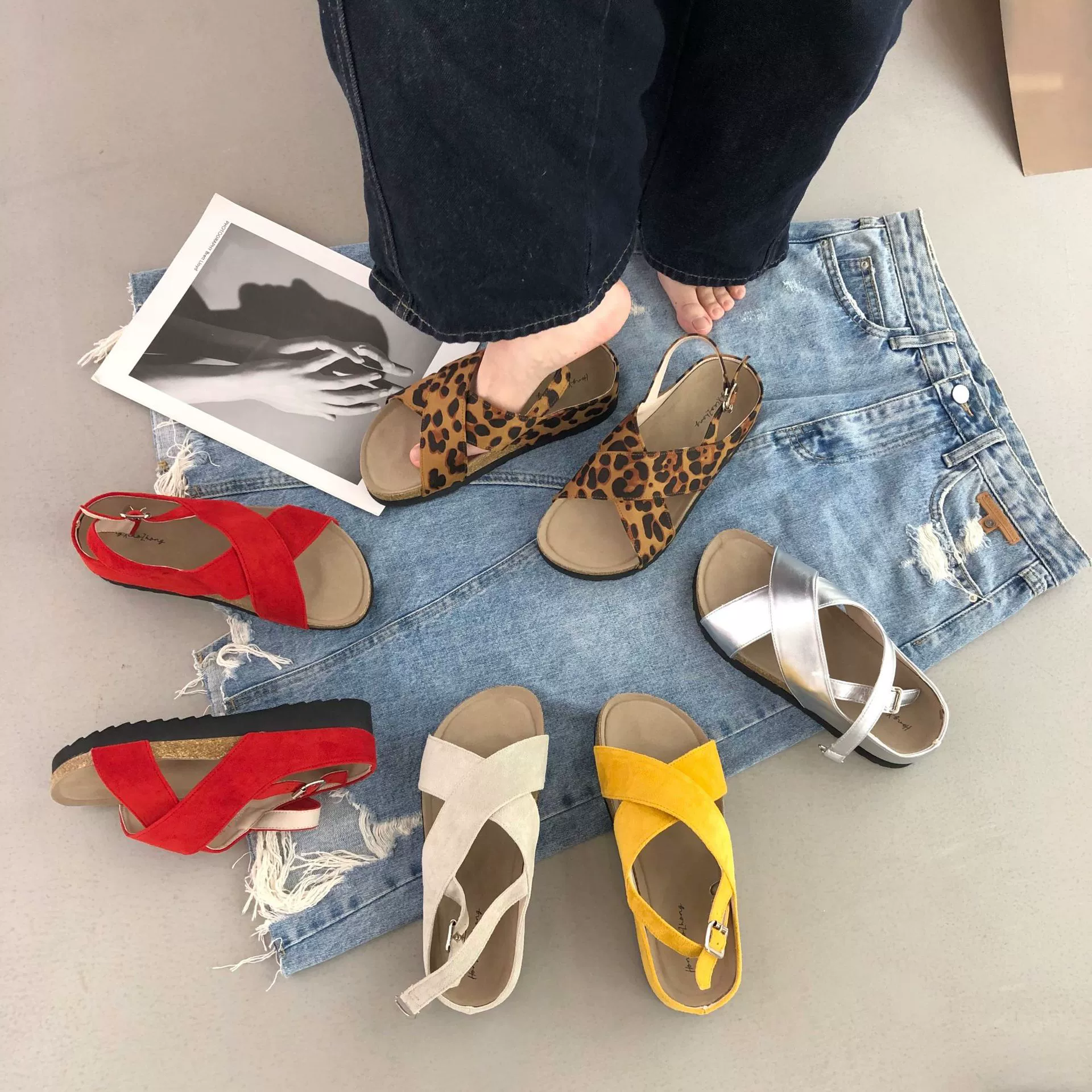 ~ ретро сандалии Birkenstock на толстой подошве с перекрестными ремешками для женской летней верхней одежды, новый стиль 2025 года, удобные простые туфли на плоской подошве с открытой спинкой