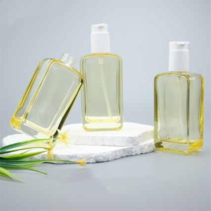 AM Fuyu Manpu mismo estilo 150g botella de limpiador facial presionando esencia loción botella de vidrio cosméticos sub-embotellado en stock