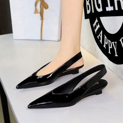 6600 European and American style fashionable retro low heeled women's shoes with pointed V mouth, shallow mouth, sl