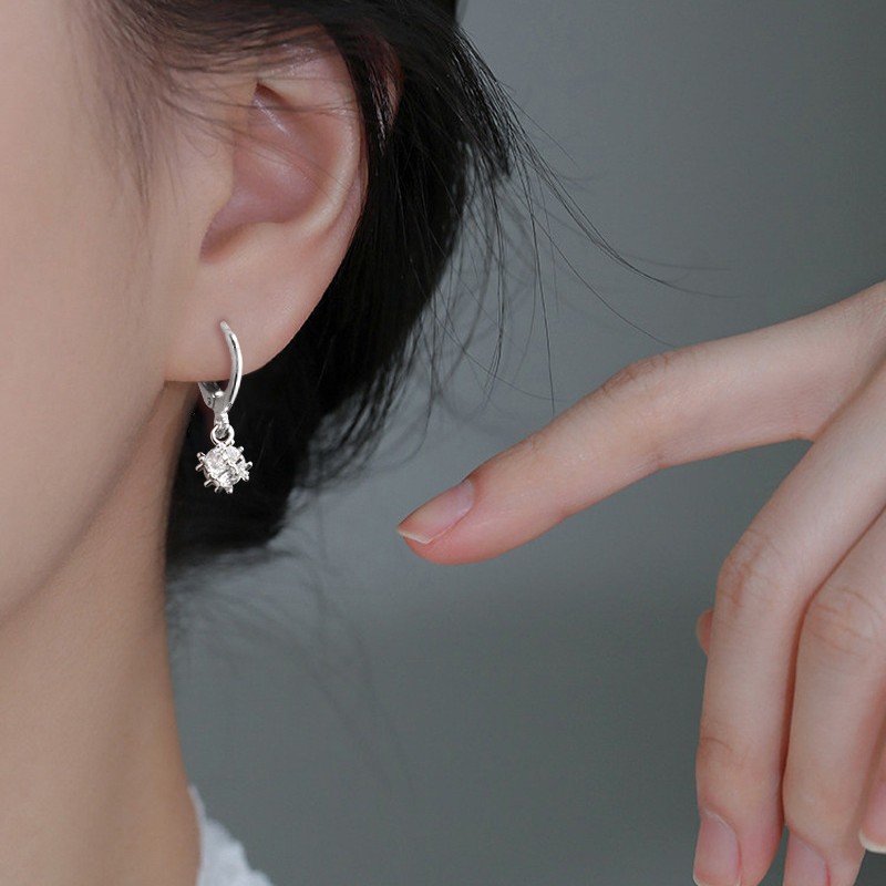 孔明锁锆石耳扣学生闺蜜通勤小心机魔方镶钻耳钉红色闪闪小球耳环