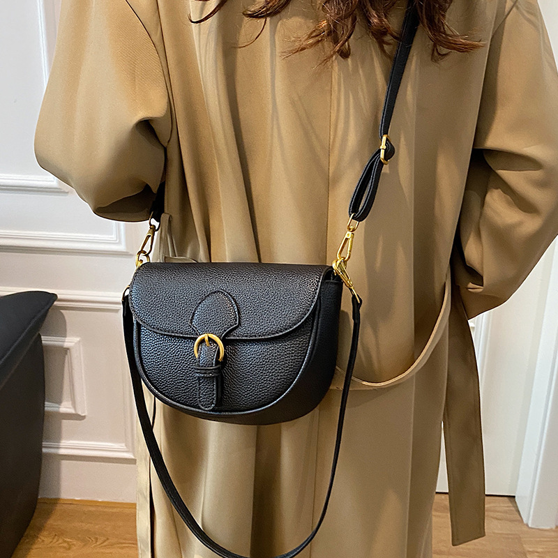 Women's Medium Pu Leather Solid Color Vintage Style Classic Style Sewing Thread Oval Magnetic Buckle Shoulder Bag display picture 7