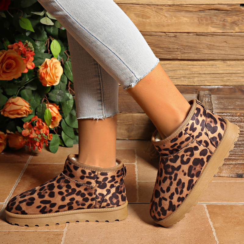 Foreign trade plus size non-slip thick bottom winter fleece-lined thick wear-resistant boots fashion warm leopard fashion snow boots wholesale Foreign trade plus size non-slip thick bottom winter fleece-lined thick wear-resistant boots fashion warm leopard fashion snow boots wholesale
