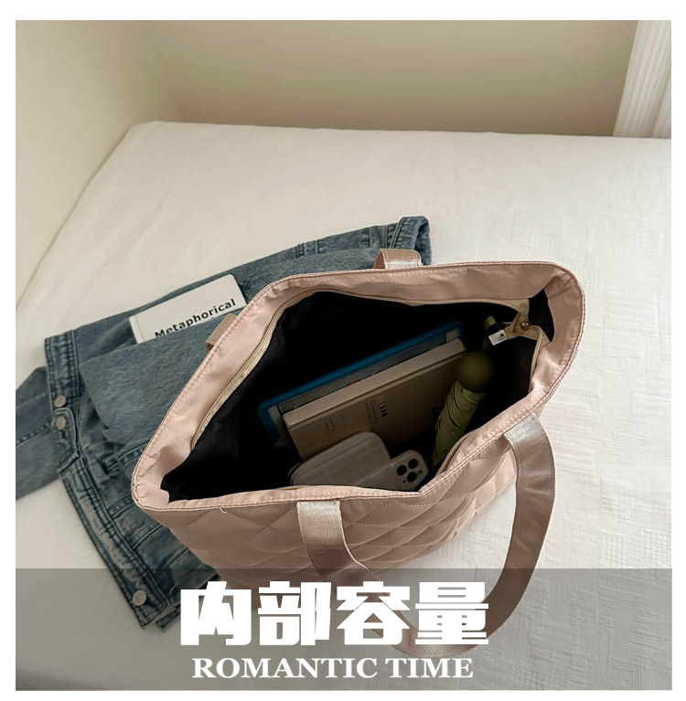 A new large-capacity diamond-shaped commuter handbag and fashionable single-shoulder tote bag for women in the niche cotton-padded jacket bag for autumn and winter 2024 undefined